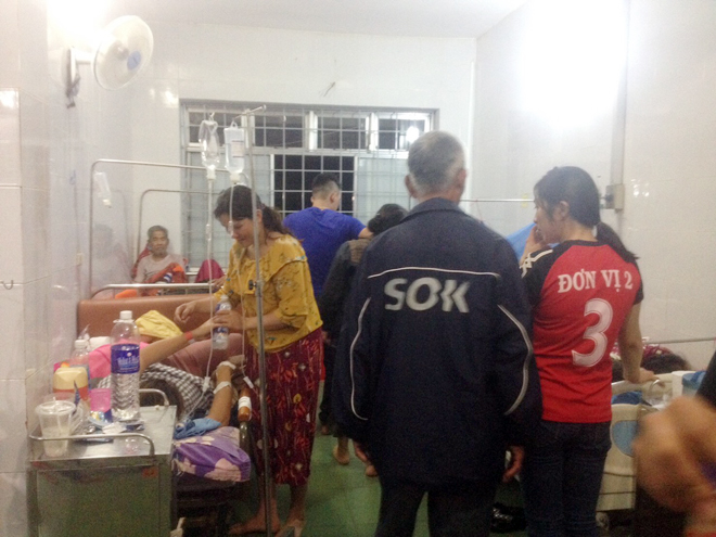 Các bệnh nhân nhập viện sau khi ăn cưới tại xã Chư Kbô (huyện Krông Buk)