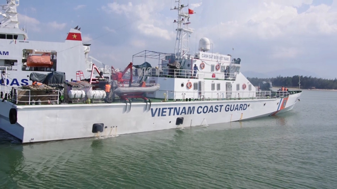 Tàu CSB-4032 được điều động cứu nạn 6 ngư dân đang chờ cứu ở Hoàng Sa trên tàu QNg-90499TS