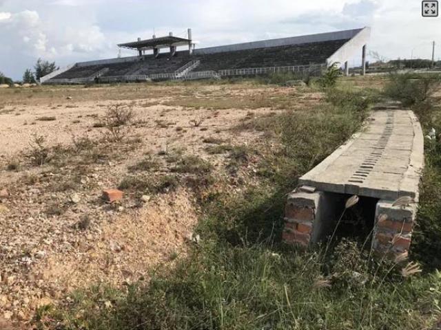 Kinh doanh - Sân vận động xây dựng 6 năm, chỉ có khán đài