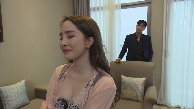 Đồ ngủ hở bạo của "chuyên viên cấp cao" Kim Nhã