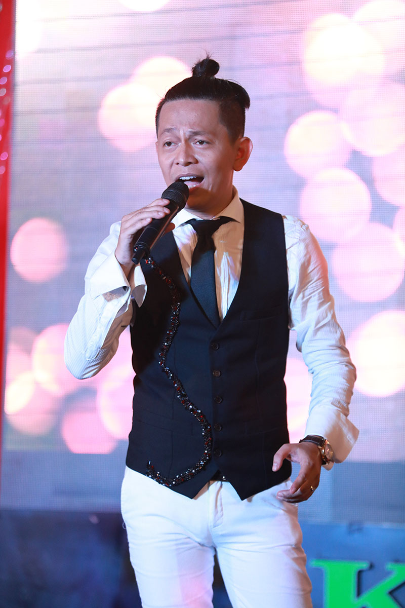 Ca sĩ Tuấn Tú Bolero