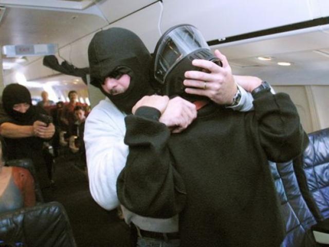 Thế giới - MH370: Hành khách "chuyên nghiệp" dùng cách nào để cướp máy bay?