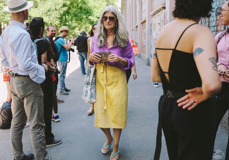 Lão nữ hàng hiệu cũng đã "mặc đồ sang, diện tông lào", bạn thì sao?