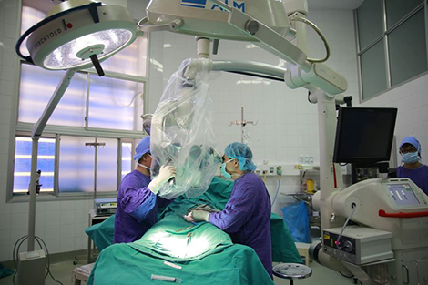 Phẫu thuật nối “của quý” cho nam bệnh nhân 55 tuổi sau tai nạn vì ghen.