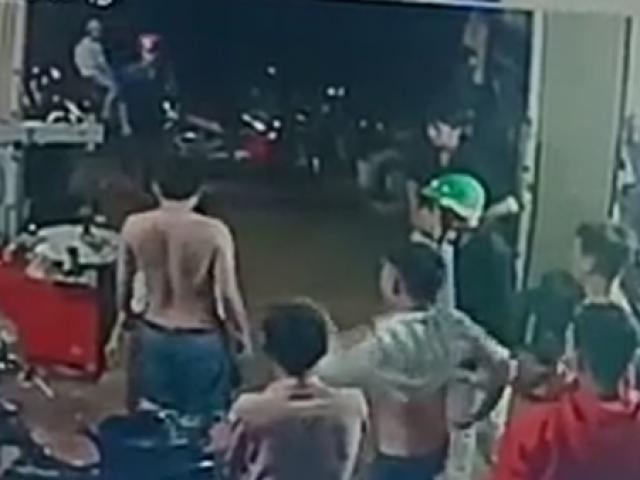 Pháp luật - Nhóm côn đồ truy sát “nhầm” hai anh em ruột