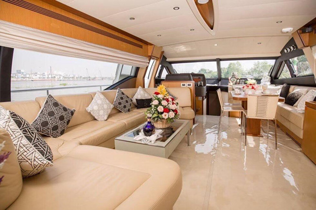 Nữ diễn viên &#34;Mùa hè lạnh&#34; sở hữu du thuyền hạng sang, thuộc dòng Ferretti Yachts có giá 100 tỷ đồng.