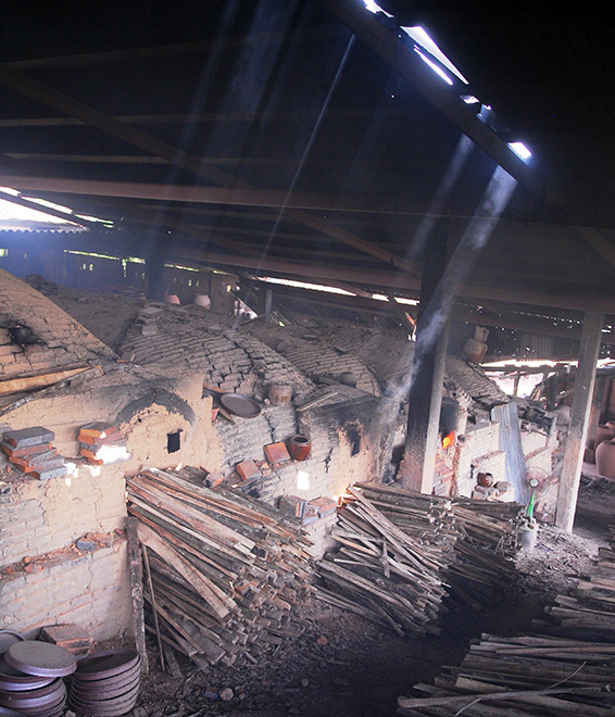 Mỗi ngày trung bình lò xuất xưởng khoảng 300 sản phẩm các loại.