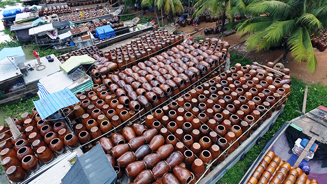  Đa số các sản phẩm này đưa đi tiêu thụ các tỉnh ở đồng bằng sông Cửu Long và xuất khẩu sang Campuchia. Sản phẩm lu, khạp…thường được người dân dùng để dự trữ nước sinh hoạt và để hứng nước mưa.