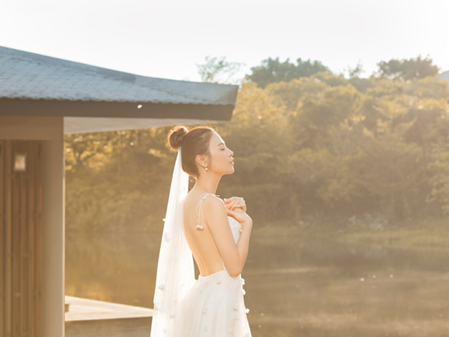 Thời trang - Váy chụp ảnh cưới tốn 500 giờ làm của hôn thê Cường Đô La