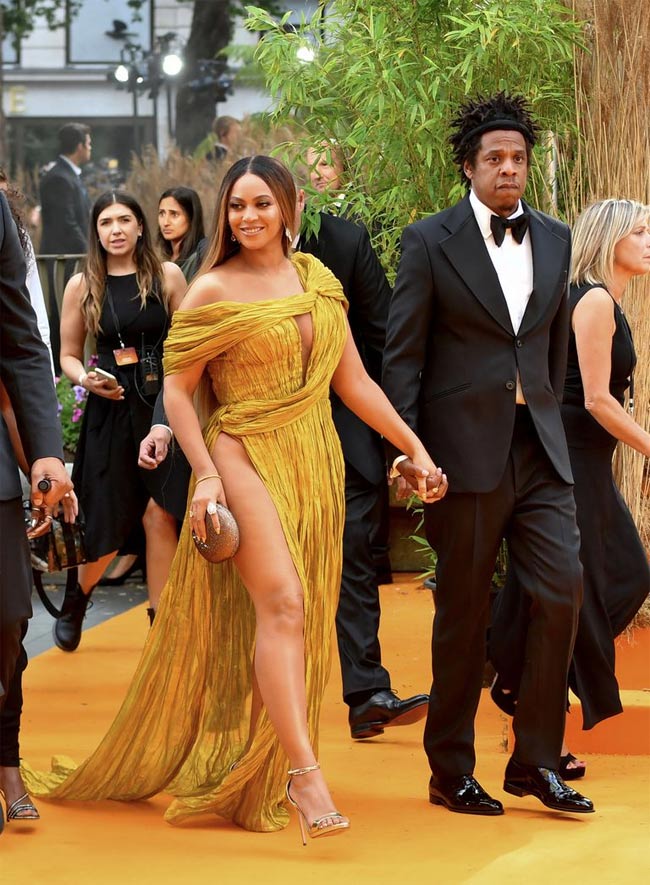 Hot: Váy xẻ hông Beyonce mặc ở công chiếu Vua Sư Tử là của Công Trí - 4