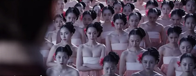 Và trang phục được nhắc tới chính là trong phim Vương triều dục vọng từng ra mắt ở Hàn.