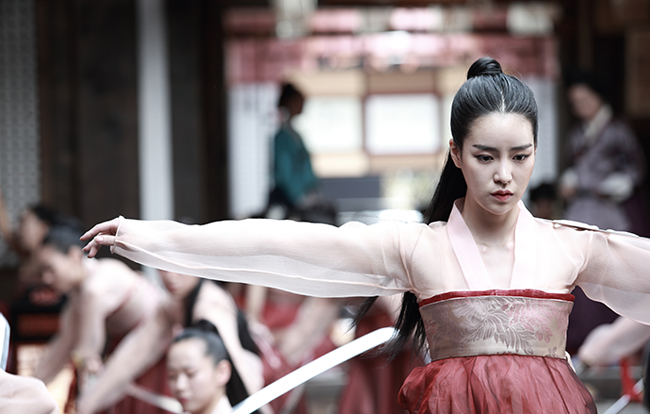 Nữ chính do Lim Ji Yeon đảm nhận, có nhiều cảnh quay táo bạo.
