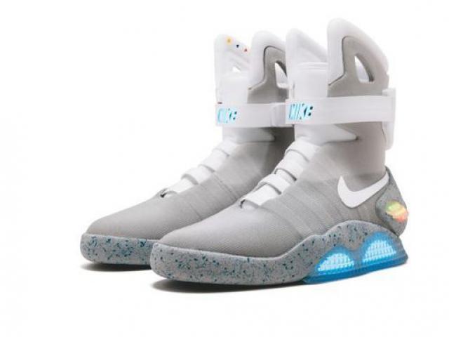 Thị trường - Tiêu dùng - Choáng váng đôi giày thể thao có giá tới hơn 3,7 tỷ đồng