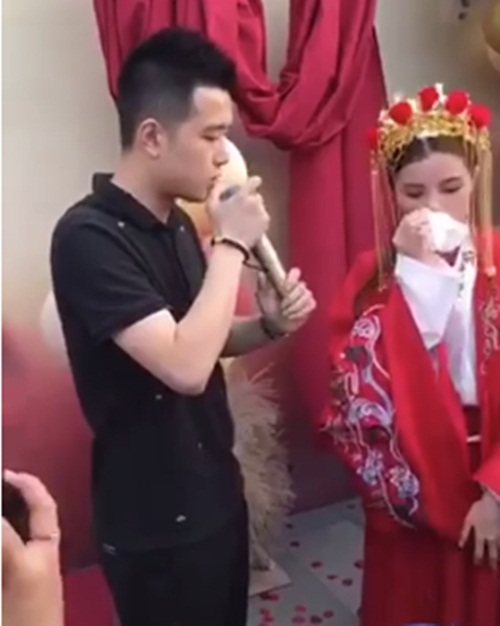 Mặc trang phục cô dâu tỏ tình bạn thân 9 năm, cô gái bị từ chối phũ - 3