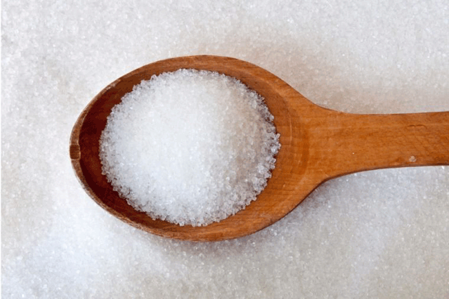 1. Nuốt thứ gì đó có vị ngọt: Theo nghiên cứu, 1 thìa đường là một cách chữa nấc phổ biến vì các hạt đường nhỏ có thể gây kích ứng nhẹ thực quản hoặc kích thích dây thần kinh phế vị.
