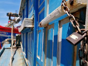 Tin tức trong ngày - Làng chài chìm trong biển nợ
