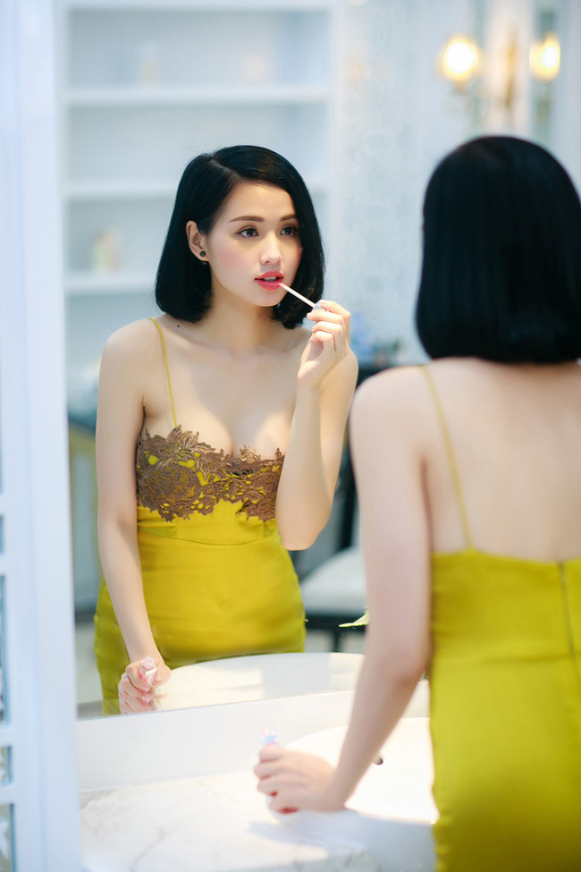 Hồi còn là cô nàng hotgirl đình đám Tâm Tít nữ tính ngọt ngào bao nhiêu, nay làm mẹ hai con cô nóng bỏng, quyến rũ bấy nhiêu.