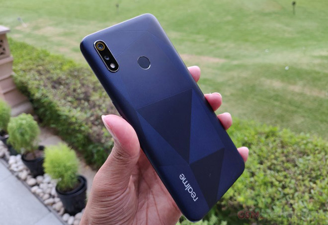 Mặt sau của Realme 3i.
