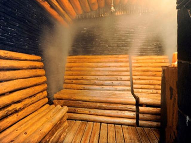 Pháp luật - Bị phát hiện dùng tiền giả khi 2 lần đến mát-xa trong một tối