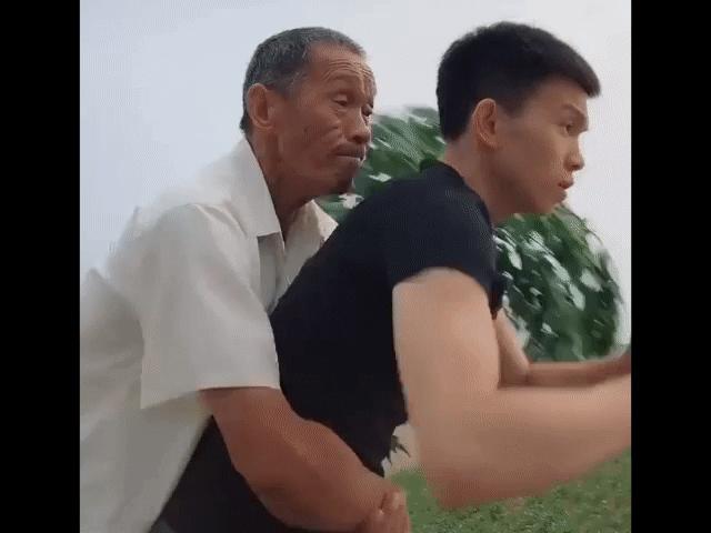 Video Clip Cười - Đằng sau cảnh quay sống ảo là một gia đình bá đạo