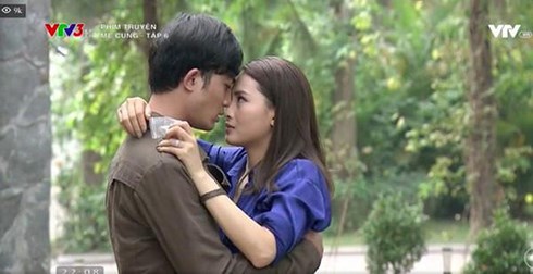 Trong phim, Mù Tạt có nhiều cảnh hôn
với bạn diễn Doãn Quốc Đam.