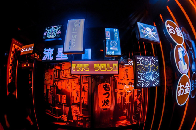 Cửa ra vào thu hút check in của quán