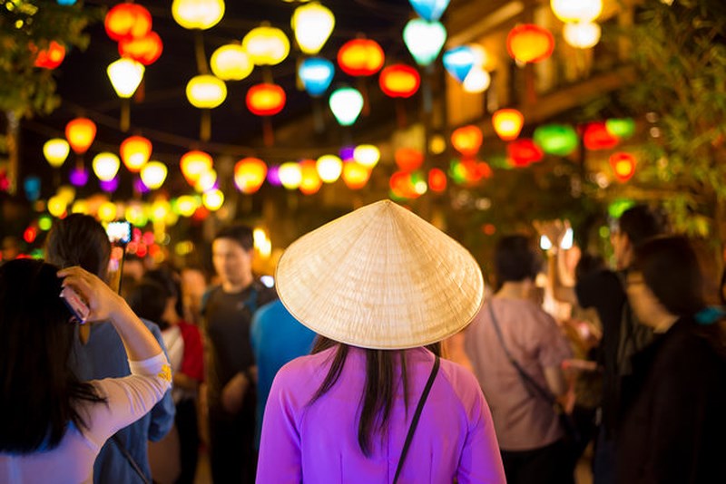 Những ngọn đèn lồng lung linh trong đêm là điều kỳ diệu ở Hội An.