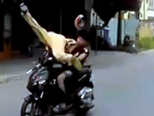 Tin tức trong ngày - CSGT bị tông xe: Không ai dám đánh đổi tính mạng, nhưng không tránh kịp thì phải chịu