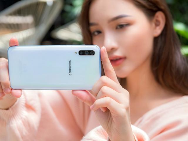 Galaxy A50 và Nokia 8.1: Bạn sẽ chọn smartphone nào khi có 7 triệu đồng?