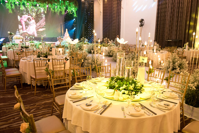 Con trai Thu Thủy mặc vest cùng màu với cha dượng kém mẹ 10 tuổi - 7