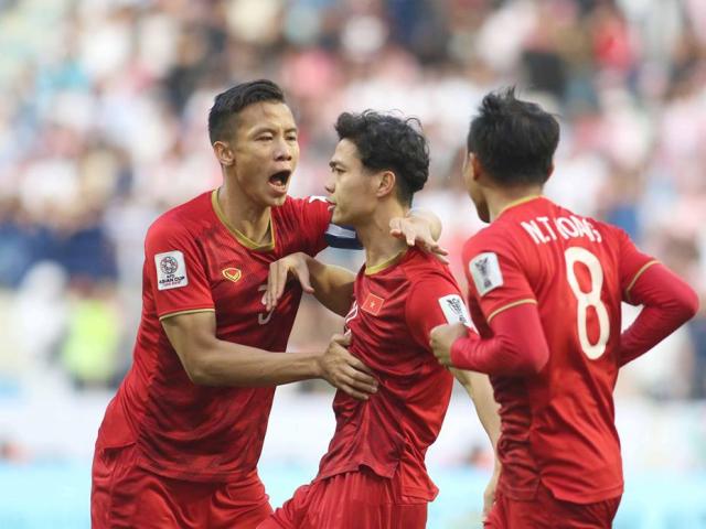 ĐT Việt Nam đá vòng loại World Cup: Dàn SAO "nắn gân" Thái Lan, UAE