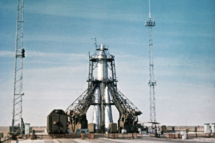 Việc Liên Xô phóng thành công vệ tinh đầu tiên trên thế giới Sputnik I khiến Mỹ và phương Tây lo sợ