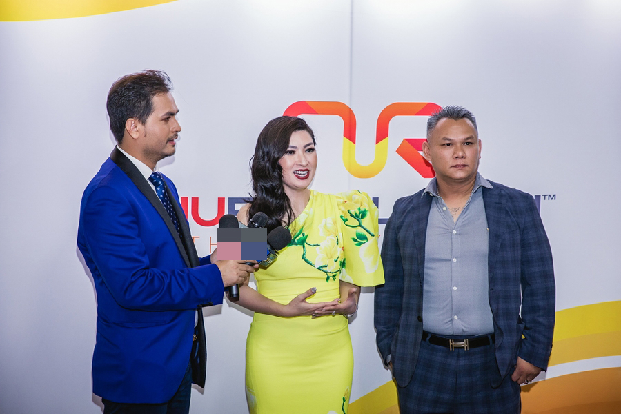 Trong lần hợp tác này, Nguyễn Hồng Nhung được doanh nhân Đô Nguyễn tin tưởng và giao trọng trách lớn. Đô Nguyễn là doanh nhân nổi tiếng trong cộng động người Việt tại Mỹ, anh hợp tác cùng Jamine Quách, đồng sáng lập NuRevulotion. Nguyễn Hồng Nhung được các doanh nhân nhận xét là gương mặt có tầm ảnh hưởng, sang trọng.