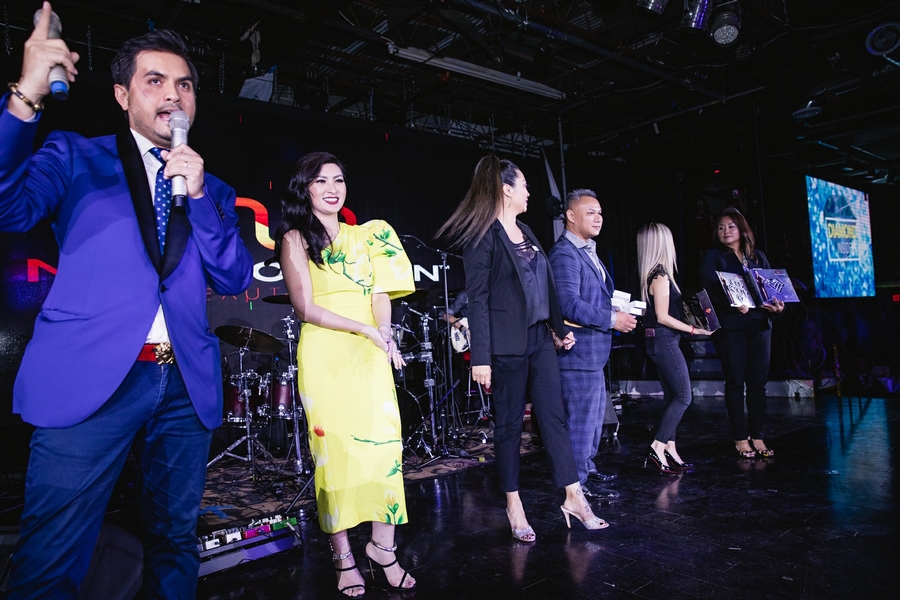 Nguyễn Hồng Nhung cho biết thêm, nghệ thuật tại Mỹ không có sự đua tranh, giành giật. Hàng tuần, nghệ sĩ đi hát vào những ngày thứ 7, chủ nhật và dành cho nhau những tình cảm chân thành. Nguyễn Hồng Nhung cũng nhận một số lời mời làm giám khảo gameshow trong nước song chưa sẵn sàng vì bận rộn công việc.