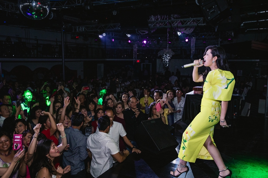 Nguyễn Hồng Nhung gửi đến khán giả những ca khúc có mặt trong album Mộc. Ngoài ra, Nguyễn Hồng Nhung còn đại diện ban tổ chức sự kiện tặng khách 4 viên kim cương hơn 1 karat G.I.A, có giá trên 15.000 USD.