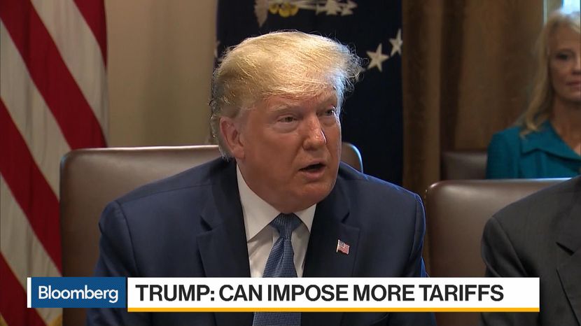 Ông Trump tuyên bố trước cơ quan báo chí&nbsp;có thể tăng thuế với Trung Quốc. Nguồn: Bloomberg.