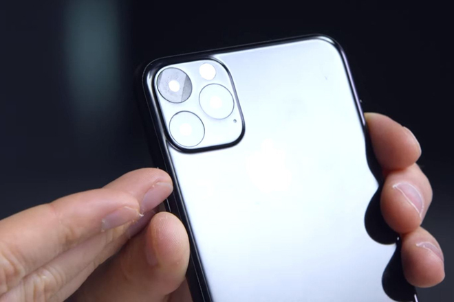 Cụm 3 camera sau trên iPhone 11 Max "giả".