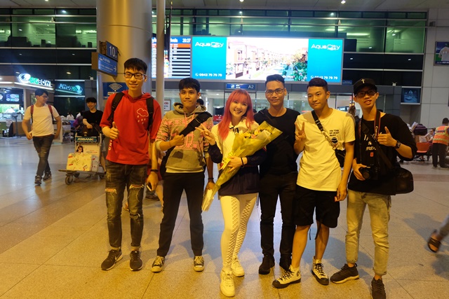 &#34;Bông hồng lai&#34; 10X Thái Lan hút hồn fan Việt tại sân bay - 3