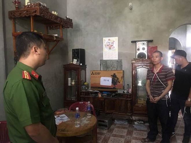 Lả thực nghiệm lại vụ việc trong nhà.