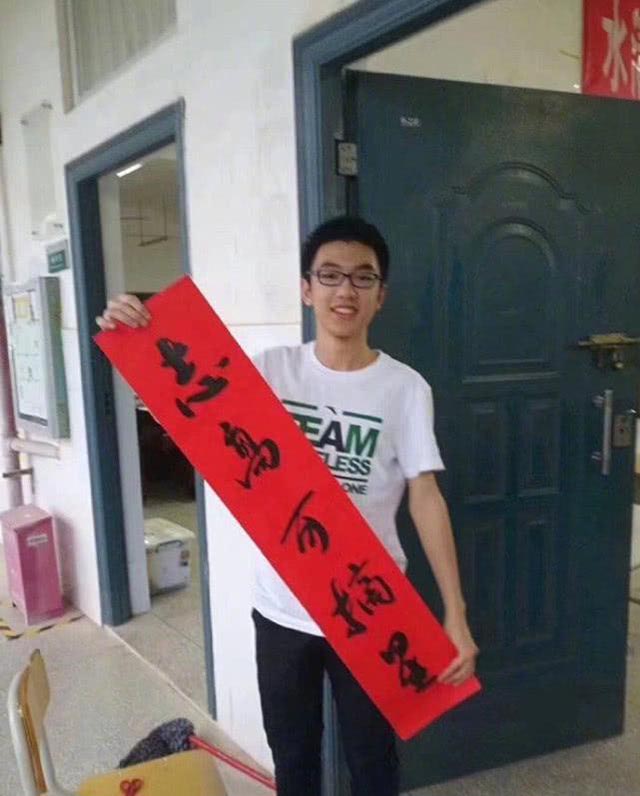 Thủ khoa TQ chuẩn &#34;con nhà người ta&#34; với điểm tuyệt đối Toán và Anh - 3