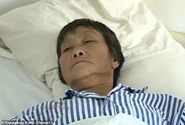 Nữ bệnh nhân nhập viện vì ngộ độc sau khi uống thuốc của một bác sĩ Trung Quốc