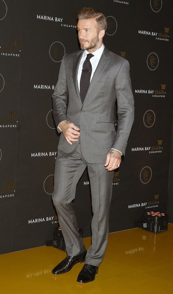 Beckham luôn trung thành với tông màu trung tính khi diện suit.