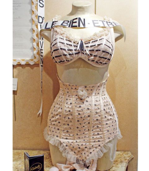 Cội nguồn của nội y: Miếng vải quấn ngực để đi đấu bò - 5