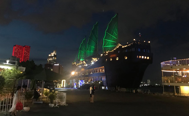 Hoa hậu quê Vũng Tàu mở tiệc trên du thuyền lớn nhất sông Sài thành - 2