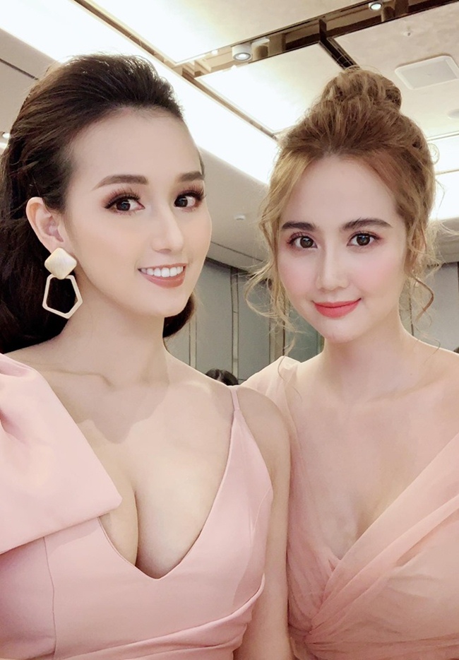 Thỉnh thoảng, cô mới tham gia một vài sự kiện trong làng giải trí. Ảnh: Lã Thanh Huyền và cô bạn thân Huyền Lizzie tham gia một sự kiện gần đây.