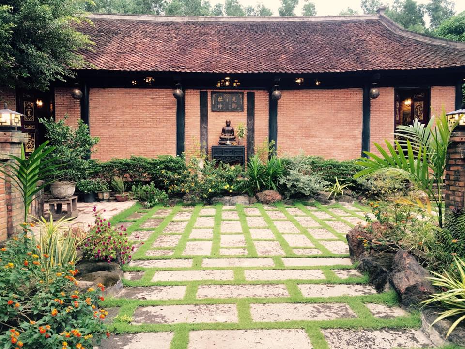 Thăm biệt phủ hơn 1.600m2 của danh hài lập bàn thờ bạn thân trong nhà - 4