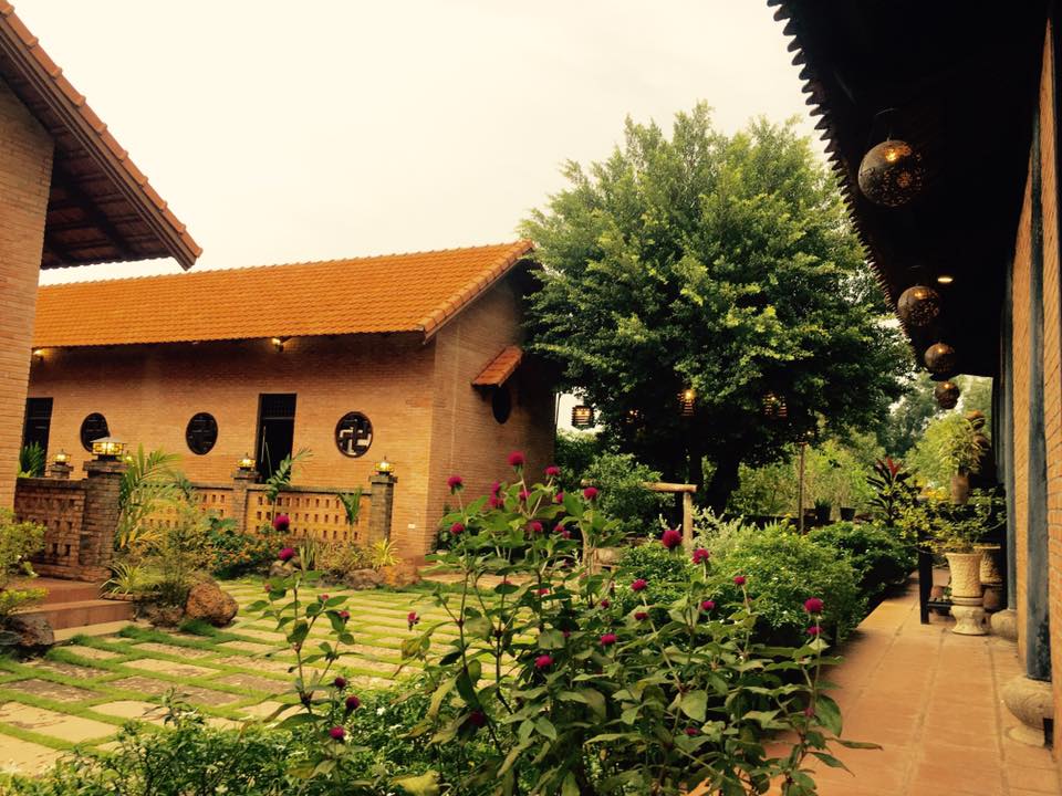 Bộ phim "Nhà ông Hoàng có ma" do
Hoàng Mập làm nhà sản xuất lấy bối cảnh chính ở căn biệt phủ
này.