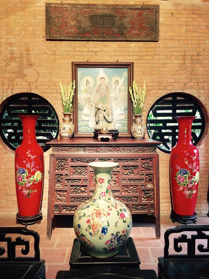 Có những vật dụng được Hoàng Mập sưu
tầm mỗi khi làm phim mới. Sau đó, anh đều cất kho và chờ ngôi nhà
hoàn thành mới mang ra trưng dụng.