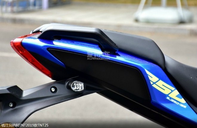 Môtô Benelli TNT250 2019 giá rẻ mới ra mắt nhìn cực chất - 9