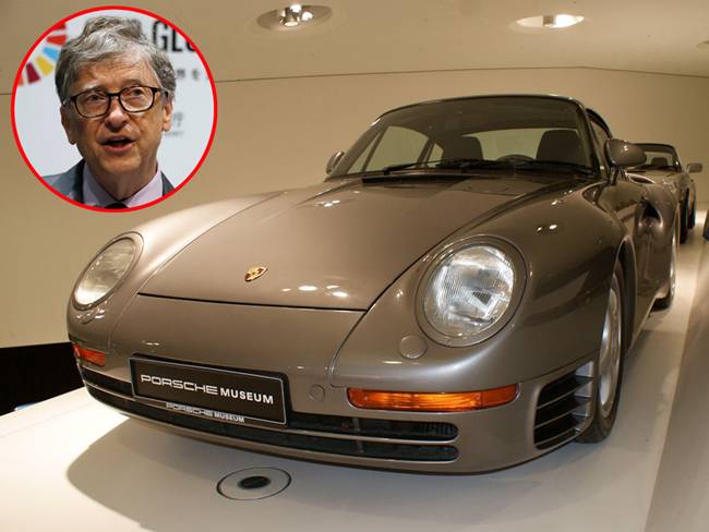 Bill Gates - người sáng lập Microsoft có tài sản 103,8 tỷ USD sở hữu một chiếc xe Porsche 959 đời năm 1988. Năm đó, chiếc xe có giá 300.000 USD (~6,9 tỷ đồng) và từng là xe nhanh nhất thế giới.